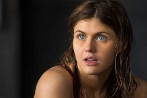 alexandra dadario nudes|Alexandra Daddario Shares Artistic Nude Picture on Instagram。